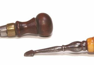 Dental plugger with Ivory chisel