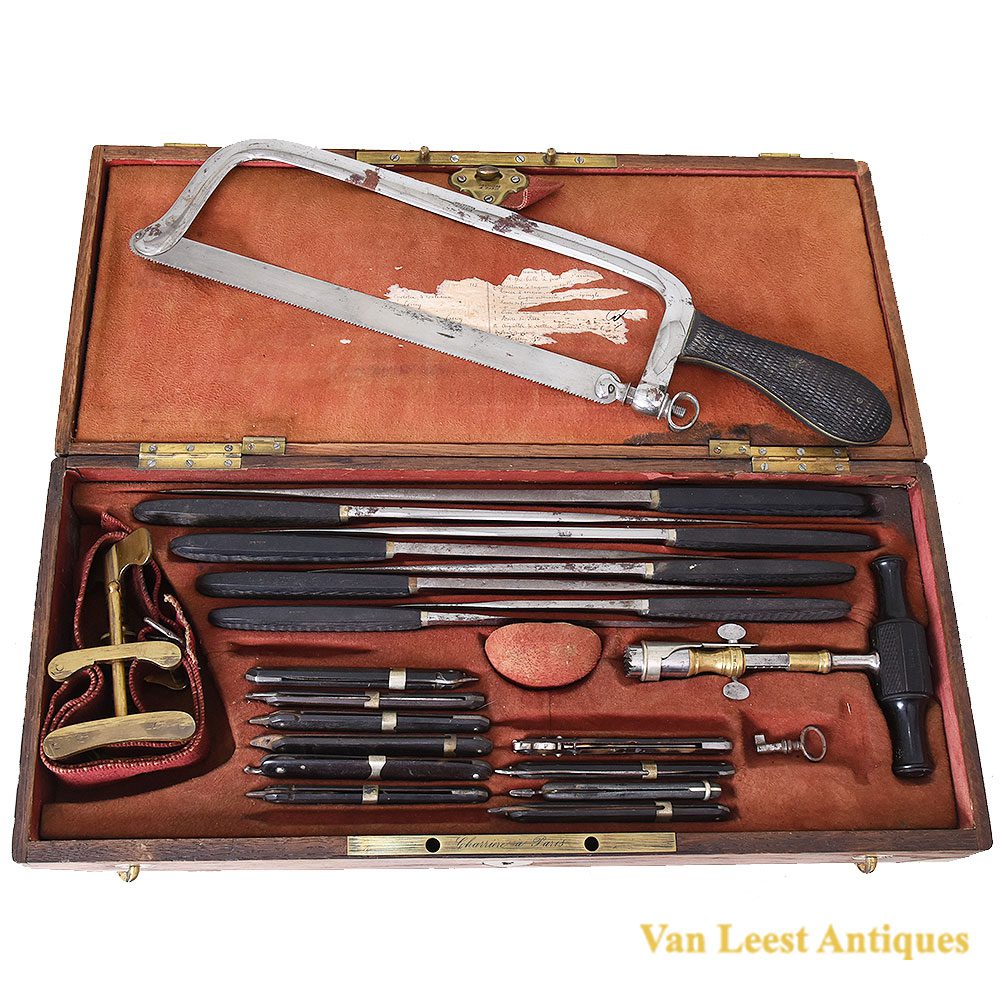 440929-d Surgical set Maison Charrière in oak case c1860 - Van Leest Antiques (1)