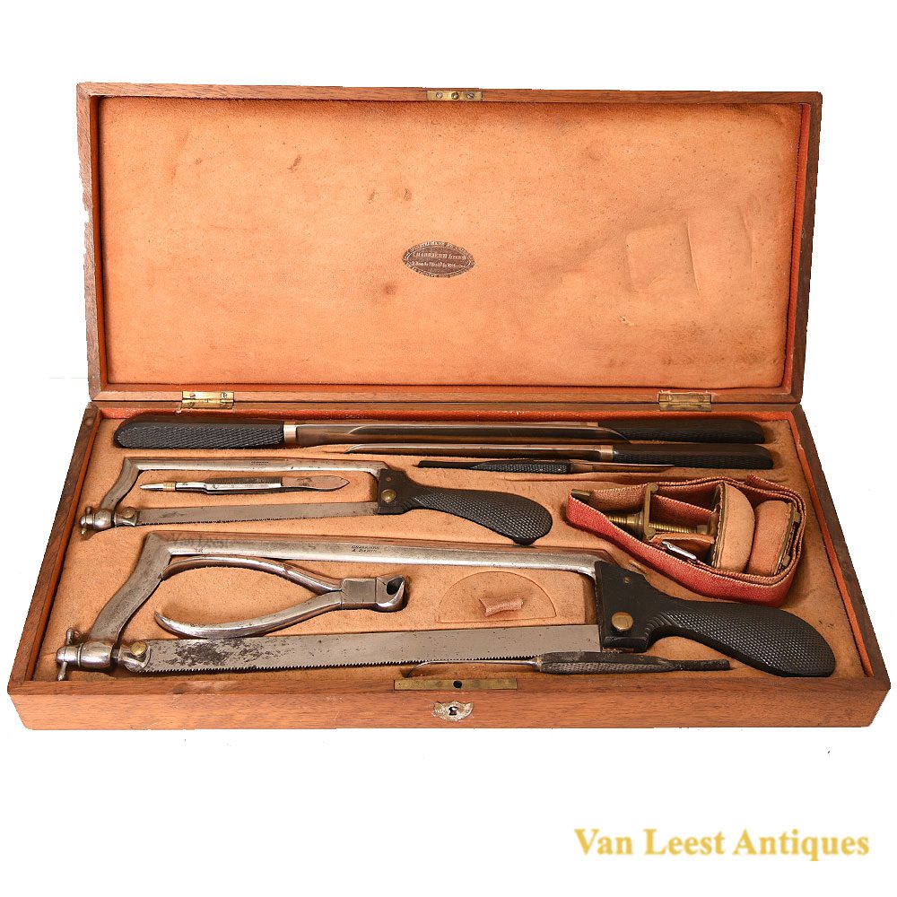 440929-h Surgical amputation set by Charrière à Paris c1860 – Van Leest Antiques (1)