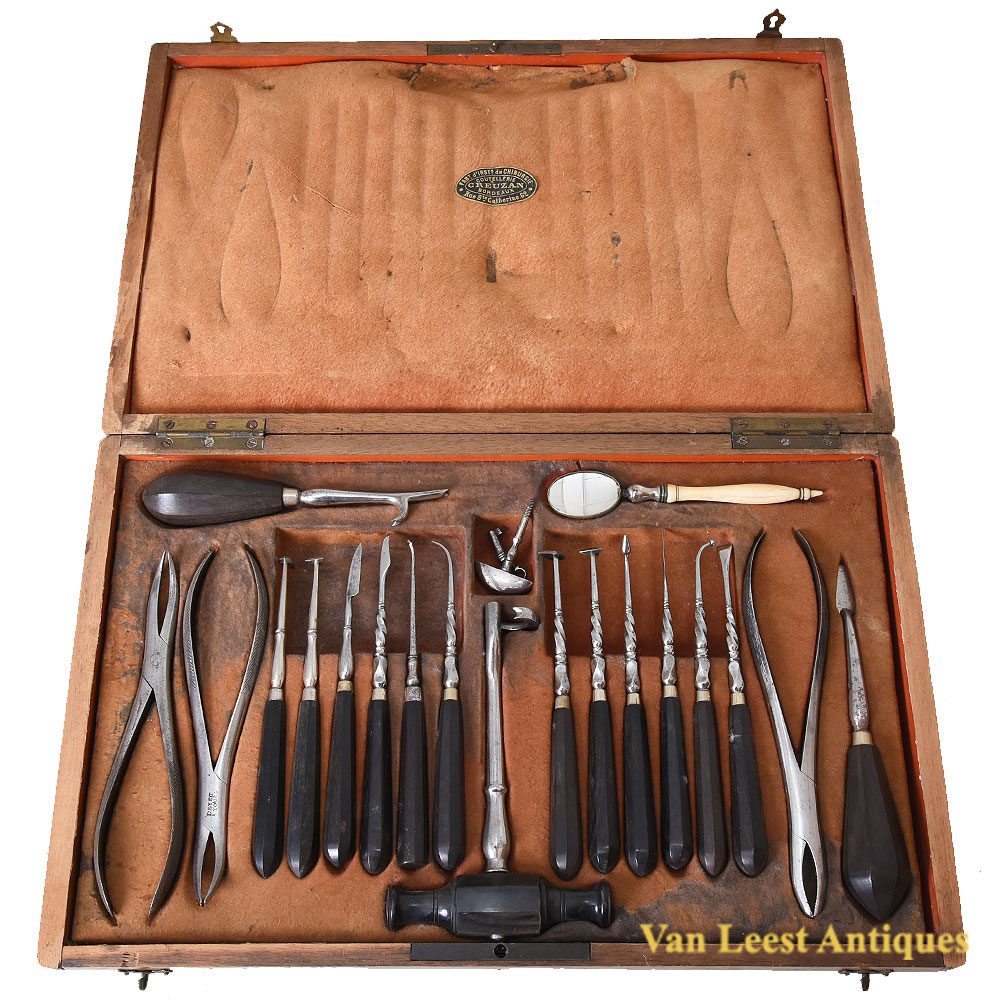 440929-l Dr Chasseriaud's dental set in walnut case - Van Leest Antiques (1)
