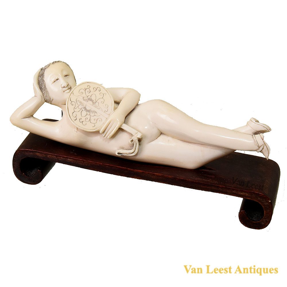 Doctor's lady with fan - van Leest Antiques (1)