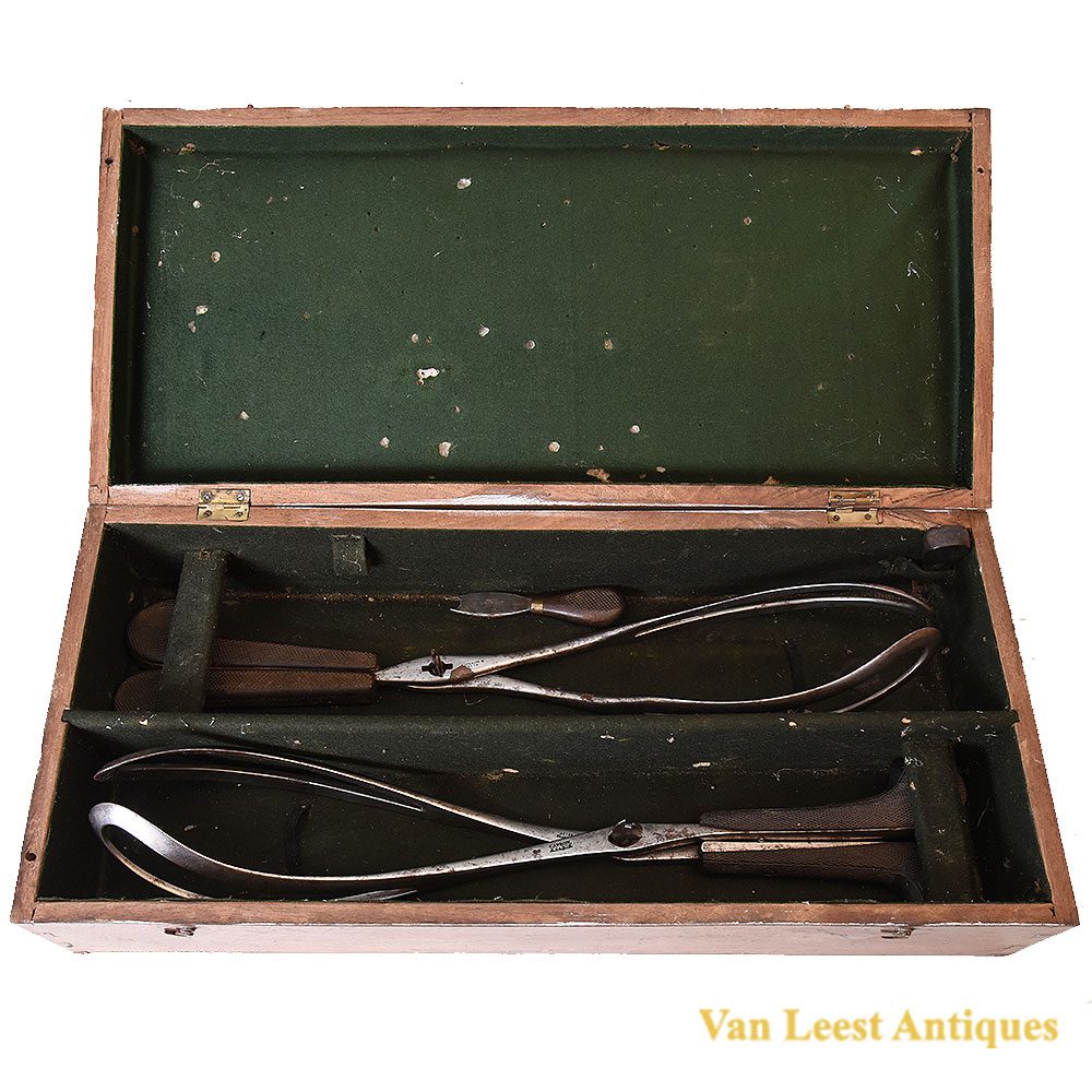 450228D Early french obstetrical set, c. 1810 - Van Leest Antiques (1)
